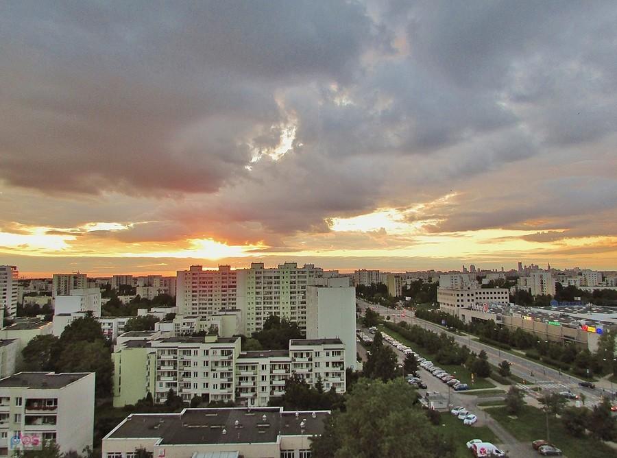 Poniedziałkowy zachód słońca na Ursynowie