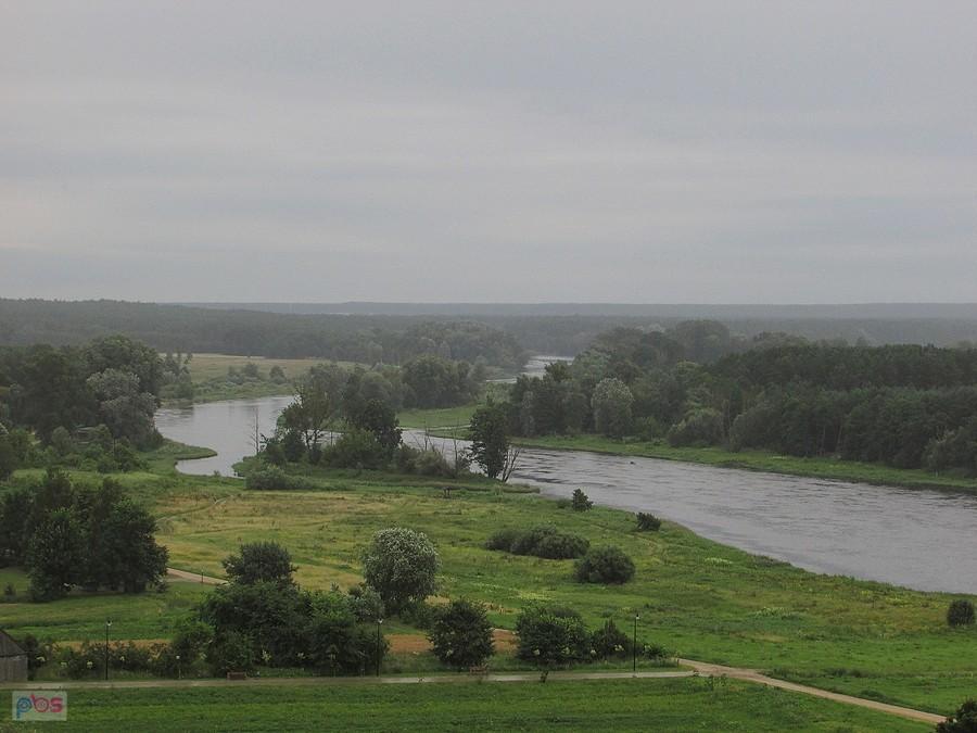 Deszczowy krajobraz Bugu pod Mielnikiem - widok z Góry Zamkowej