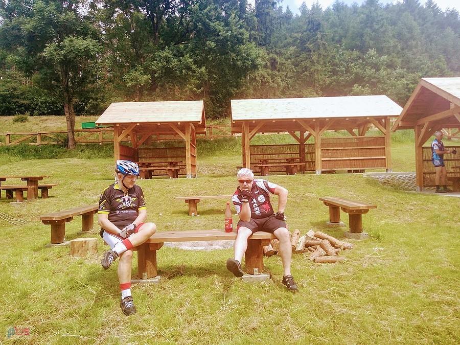 Rowerowy postój nad Wierzycą