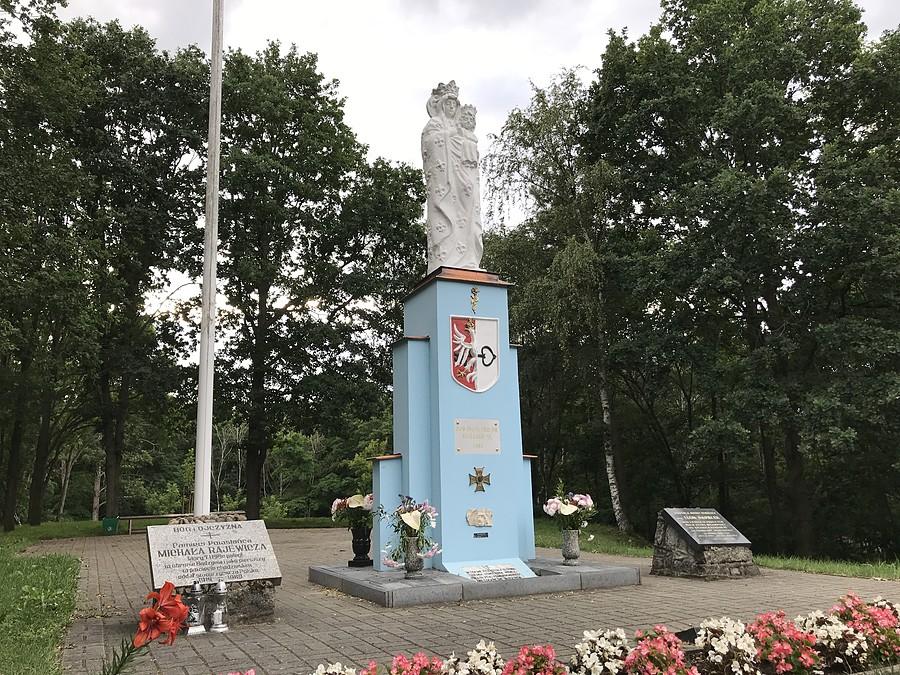 Wzgórze „Okręglik” z posągiem N.M.P.
