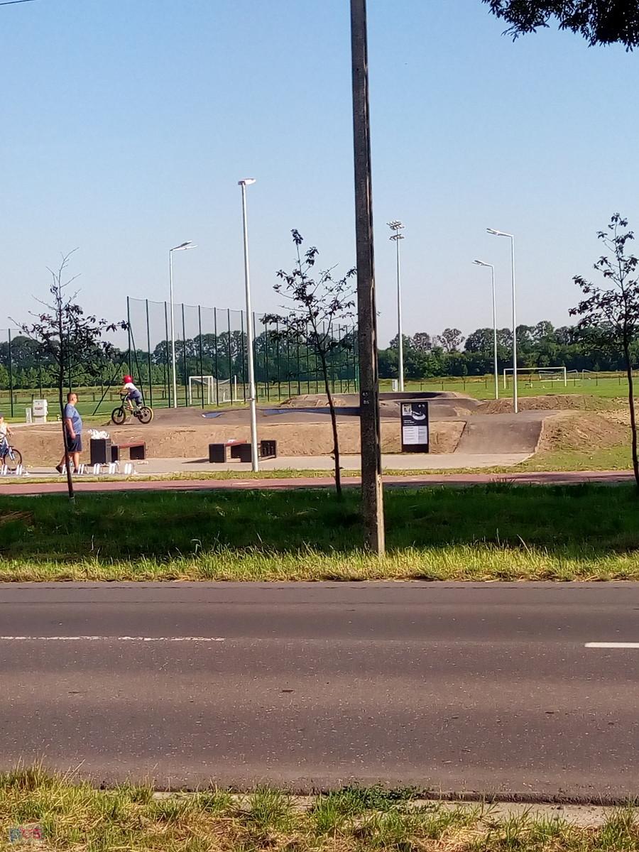 Przy hali w Kaputach zrobili skatepark