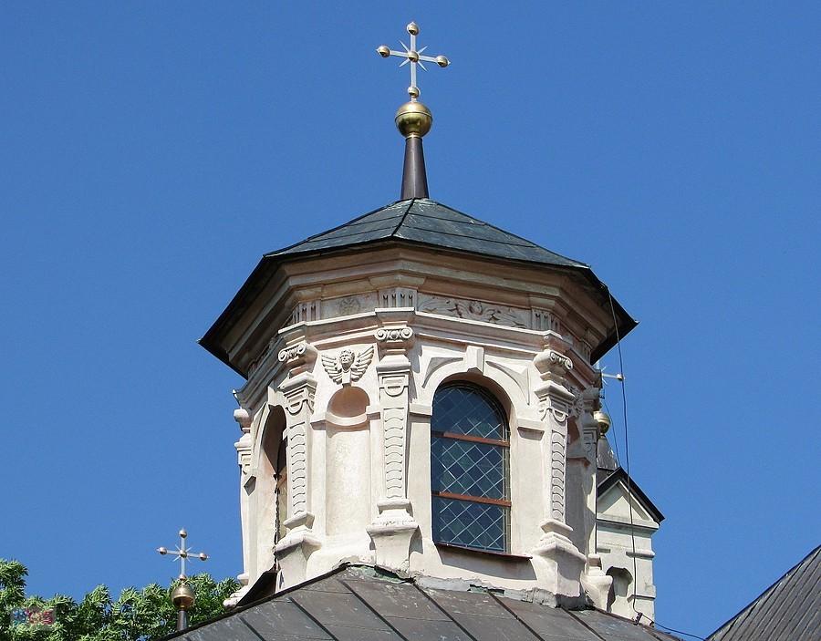 Turobin - śliczna latarnia nad kaplicą