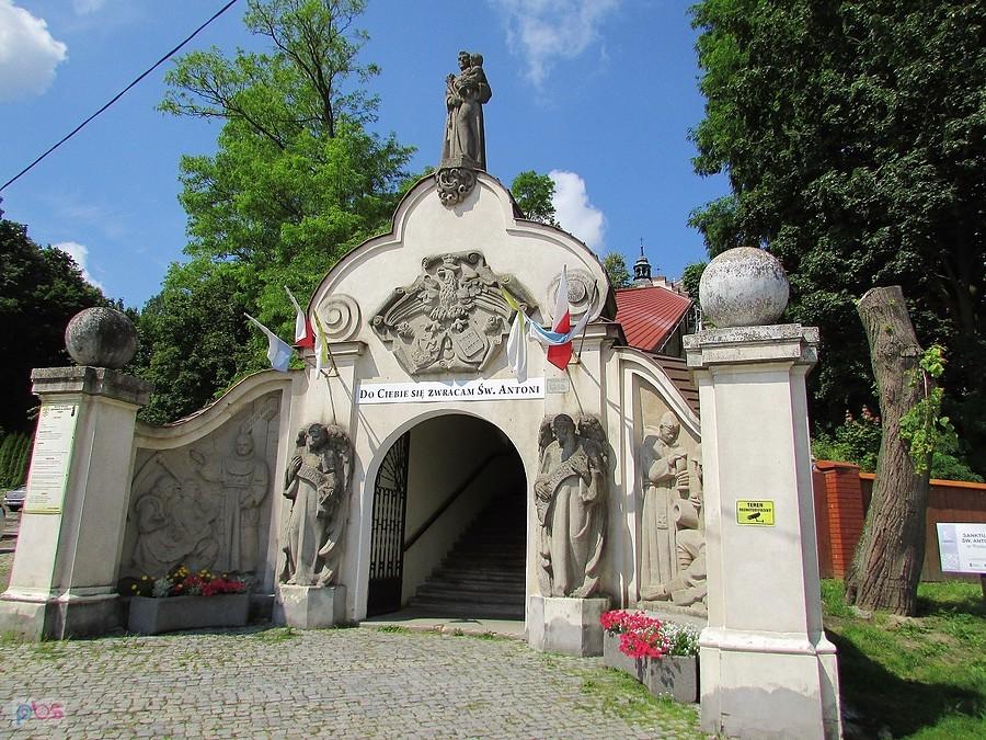 Radecznica - wejście do oo. Bernardynów