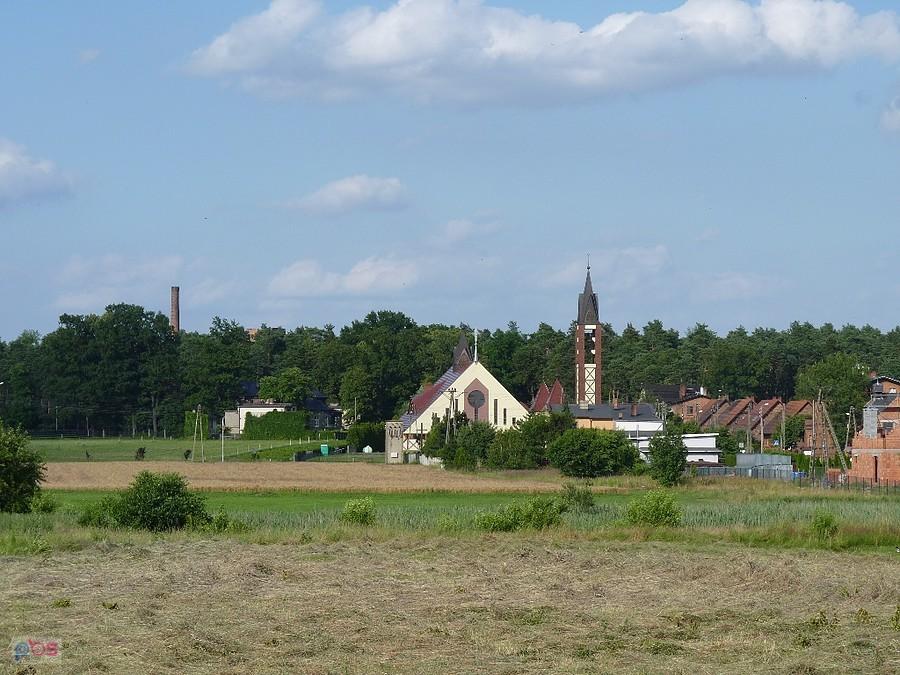 widok na Kościół i komin papierni