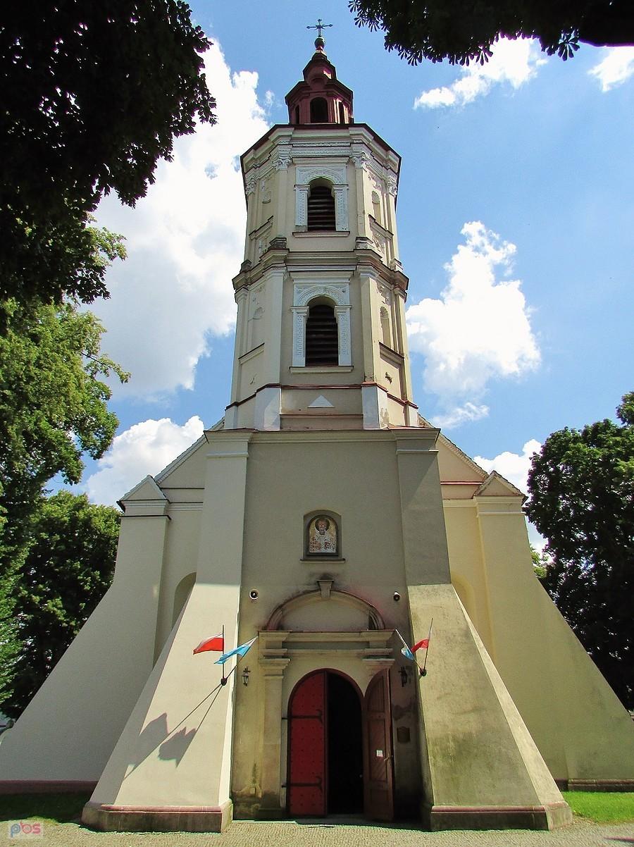 Front kościoła św. Mikołaja wzmocnionego potężnymi przyporami