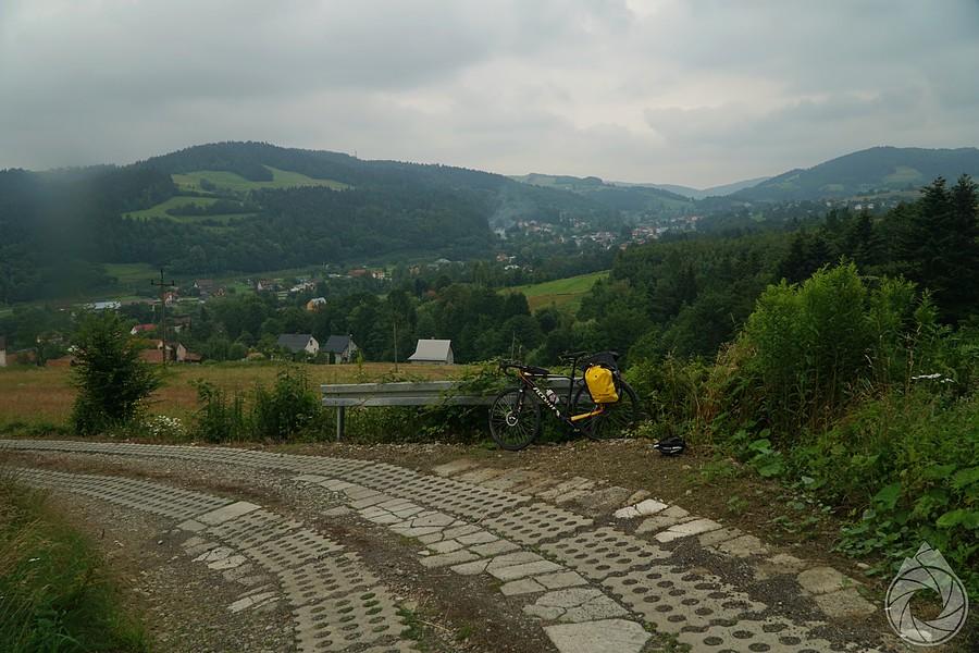 dolina Kamionki w niby-burzowych chmurkach