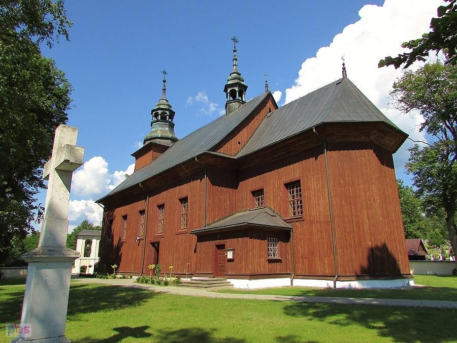 Kościół w Górecku Kościelnym zbudowany został z drewna modrzewiowego
