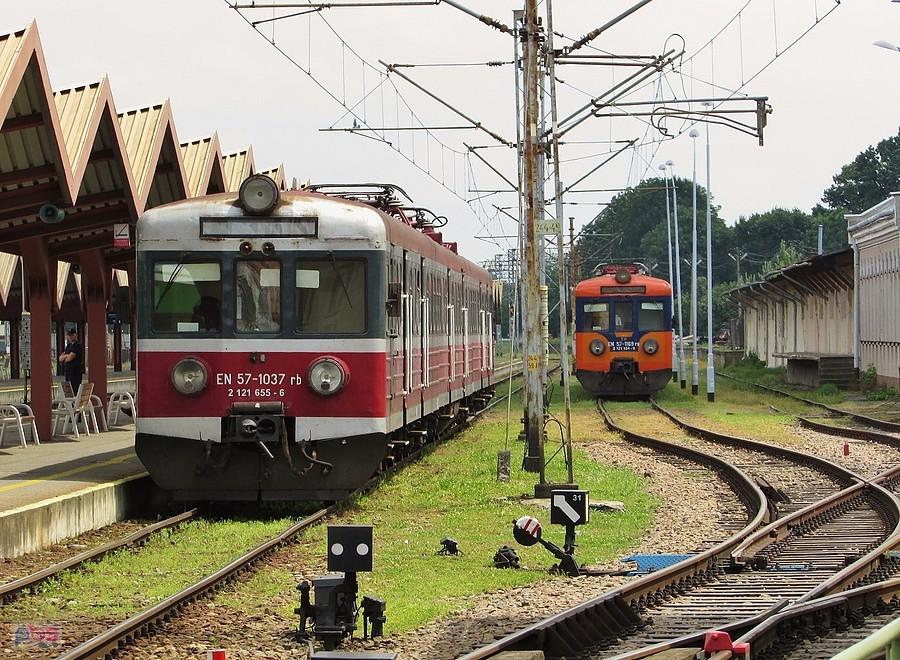 Pociągi EN57 Pafawag na stacji Przemyśl Główny
