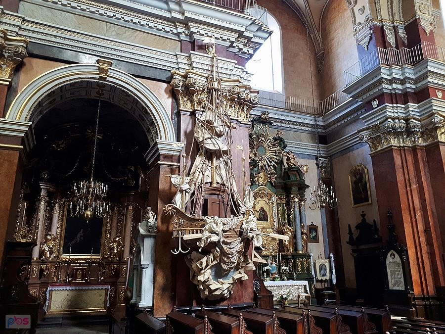 Przemyśl - wnętrze kościoła Karmelitów