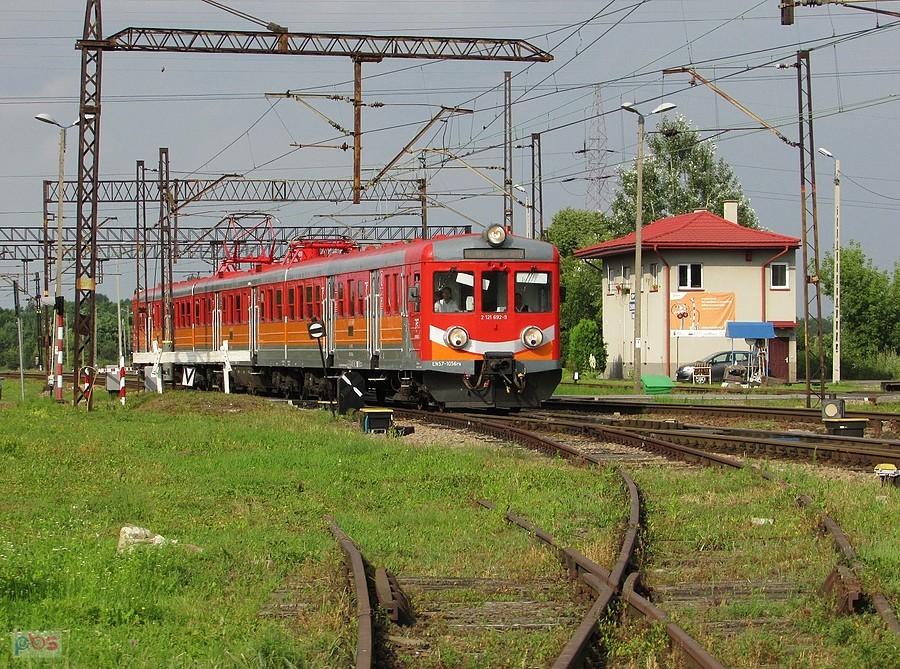 Polregio przy nastawni w Żurawicy