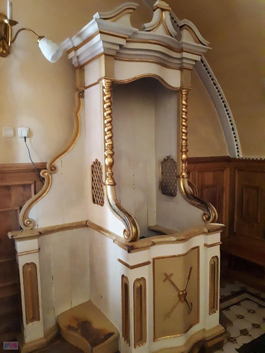 Wielkie Oczy - konfesjonał w kościele Niepokalanego Poczęcia NMP