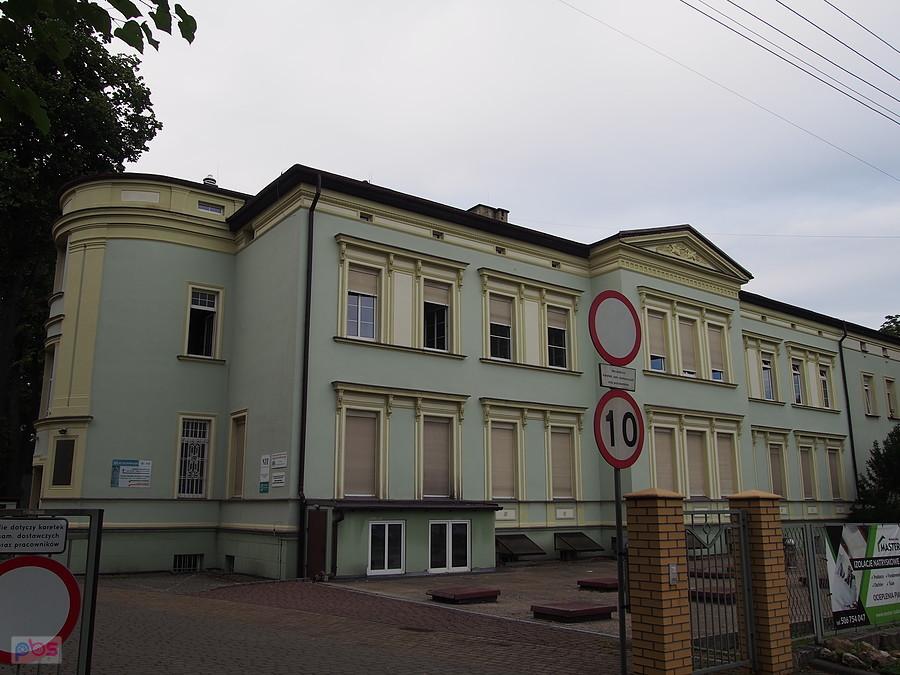 Oficyna pałacu na Karłuszowcu.