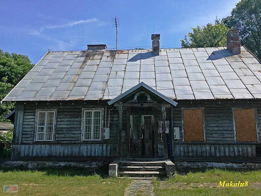Stary dom przy stacji Jeleń