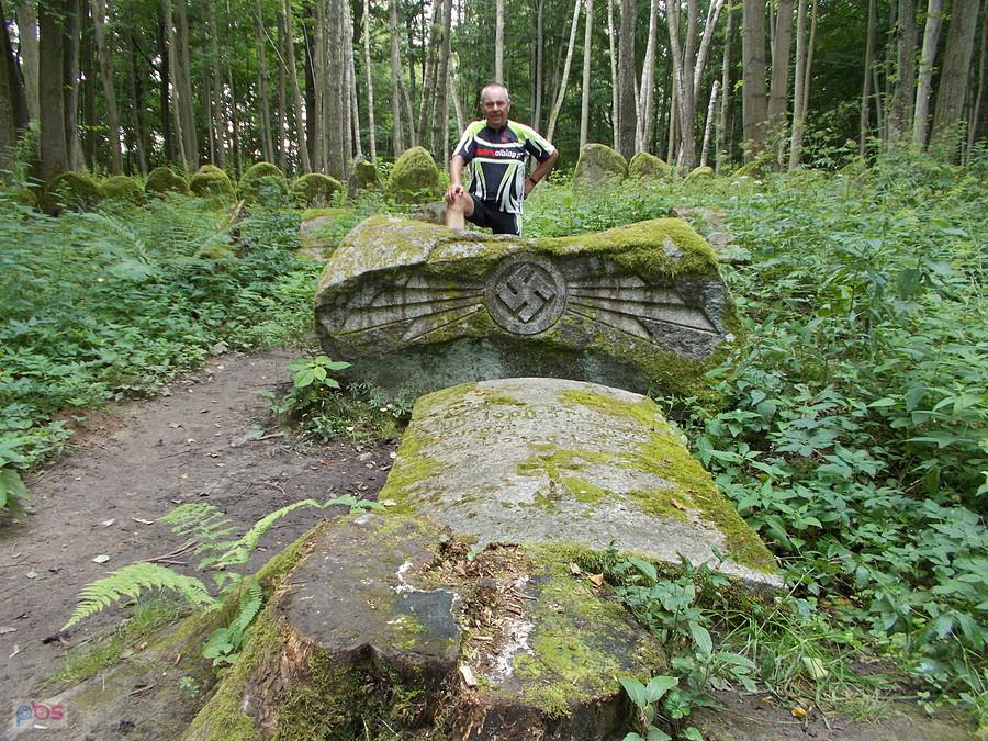 Pseudomegalityczny cmentarz Dohnów w Markowie