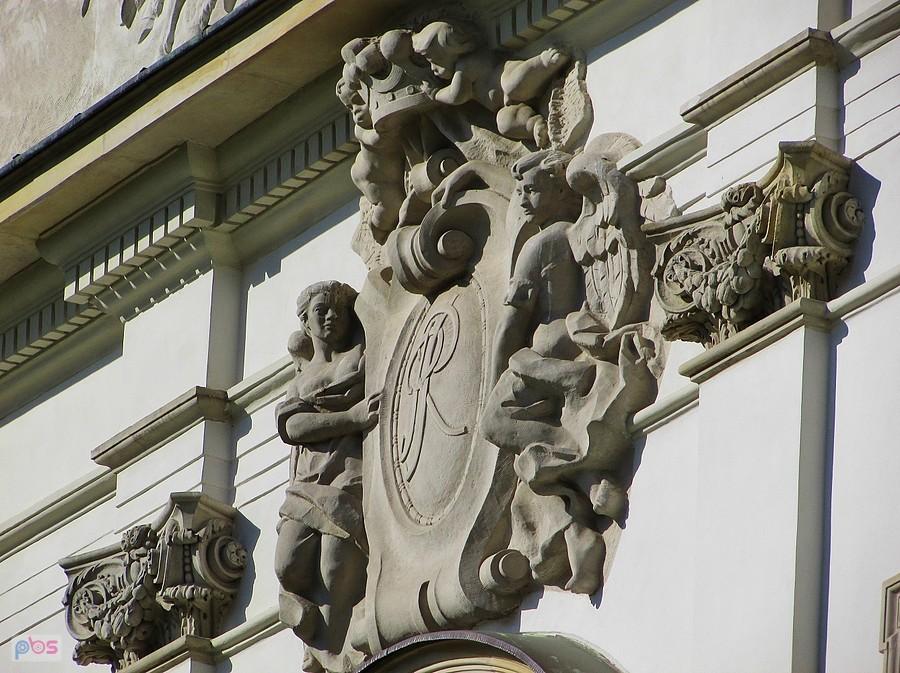 Pałac Rzeczypospolitej - kartusz elewacji ogrodowej