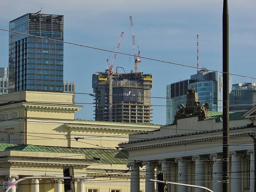 Varso Tower z placu Bankowego