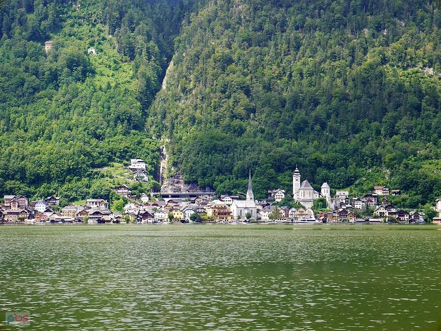 Hallstatt z jeziora