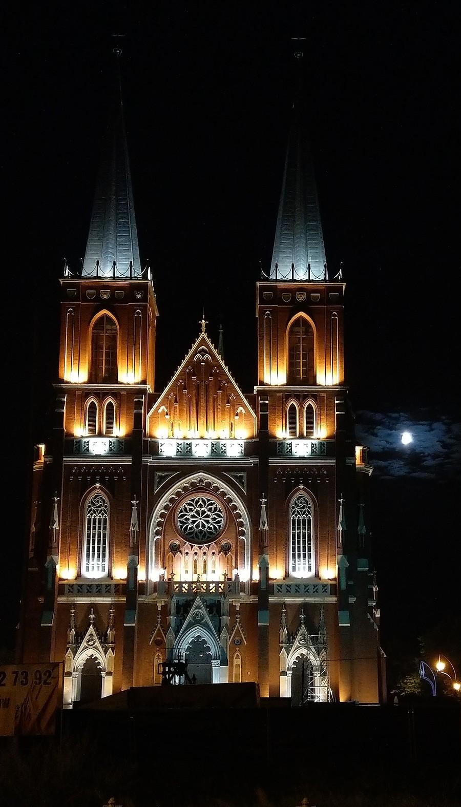 Katedra ... telefonem z ręki ... niewiarygodne