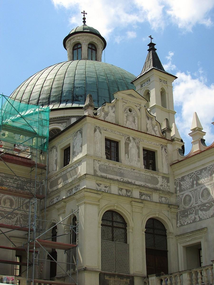Krasiczyn - narożnik dziedzińca z Basztą Boską