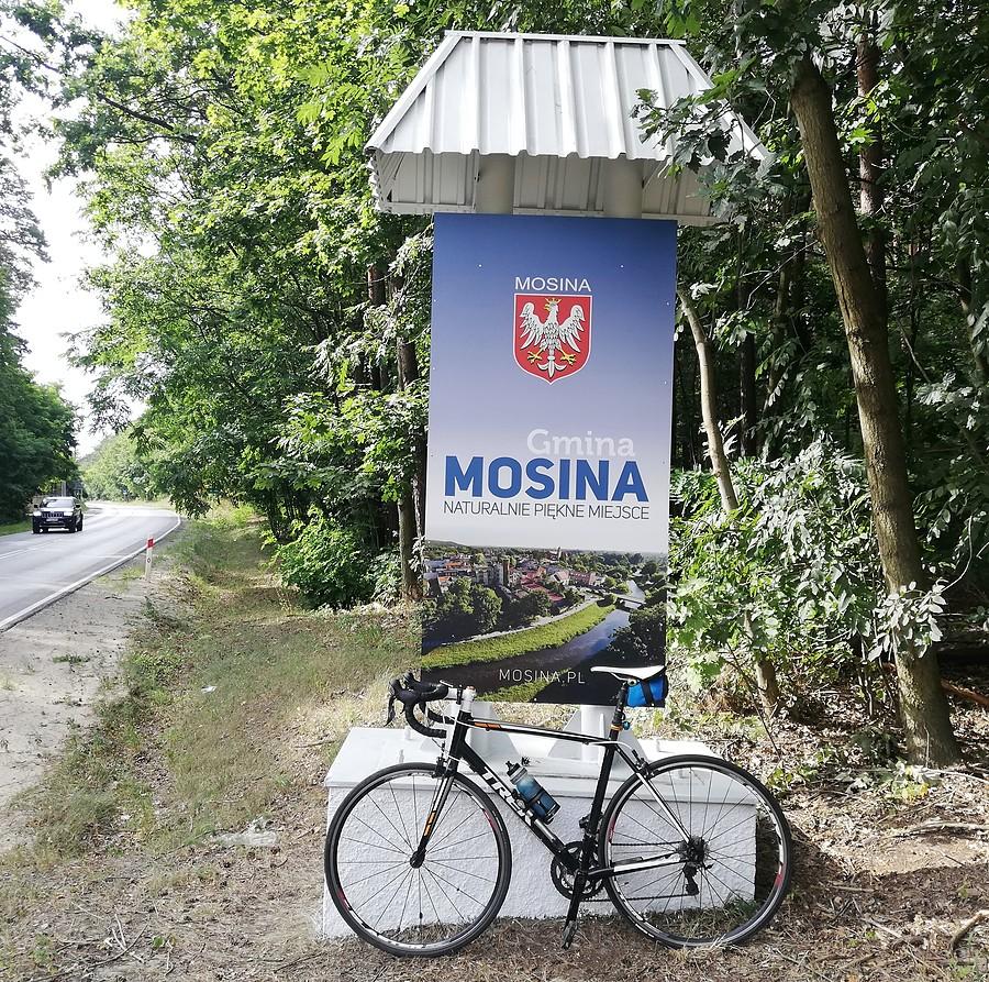 Now tablica przy wjeździe do Mosiny