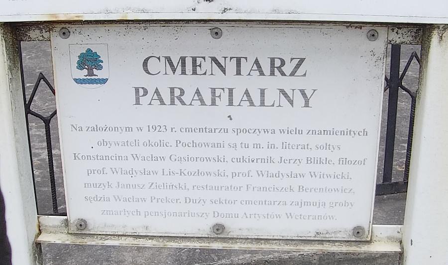 Tablica informacyjna na cmentarzu parafialnym