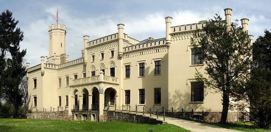Neogotycki zamek z 1897-1900 r. w Reichenow