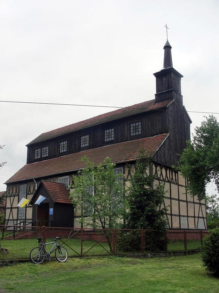 kościół parafialny pod wezwaniem świętych Apostołów Piotra i Pawła z 1816 roku w Osiecznicy