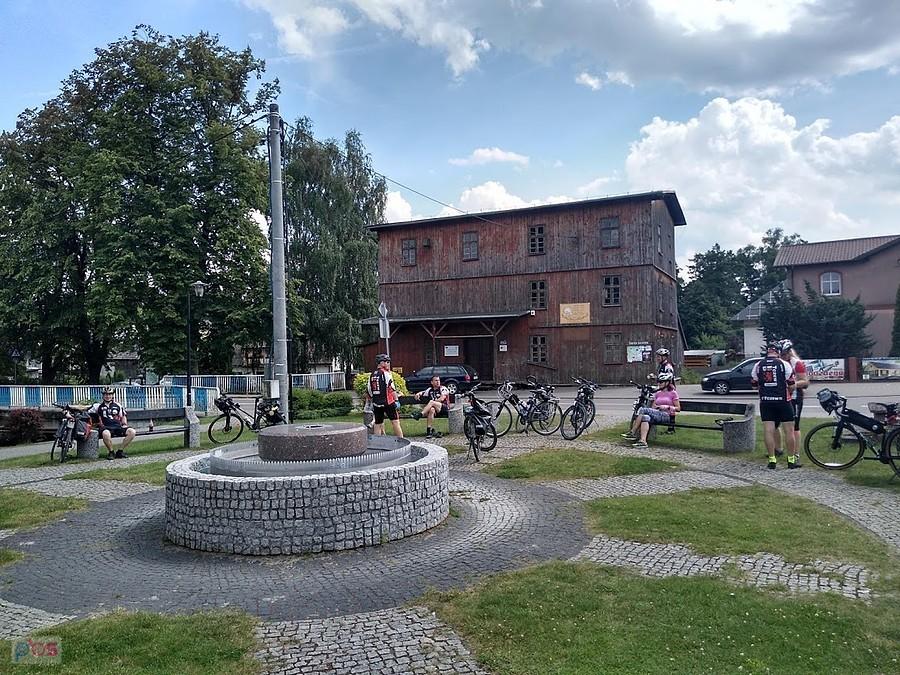 Grupa rowerowa w Lipuszu