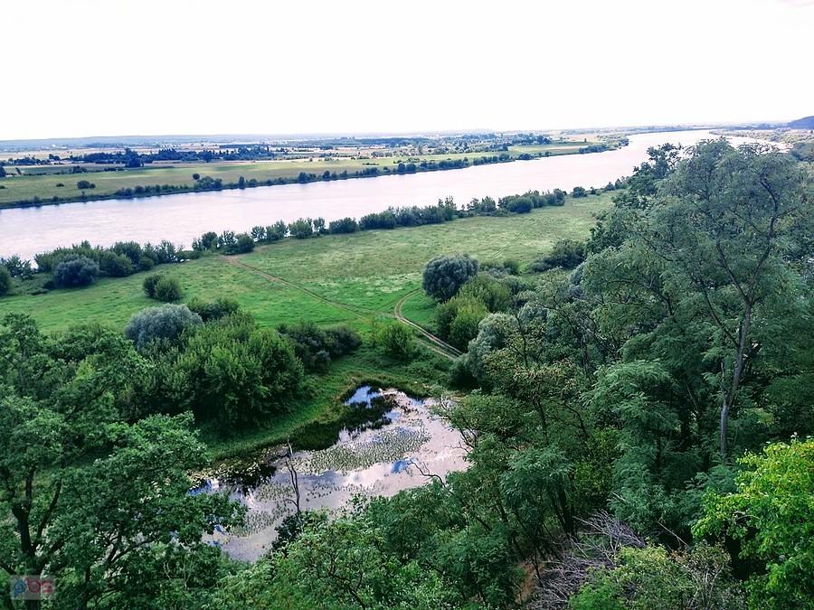 Widok na rzekę i łąki