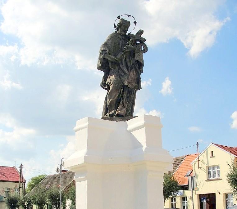 Pomnik św. Jana Niepomucena z drugiej połowy XVIII w. w Bledzewie