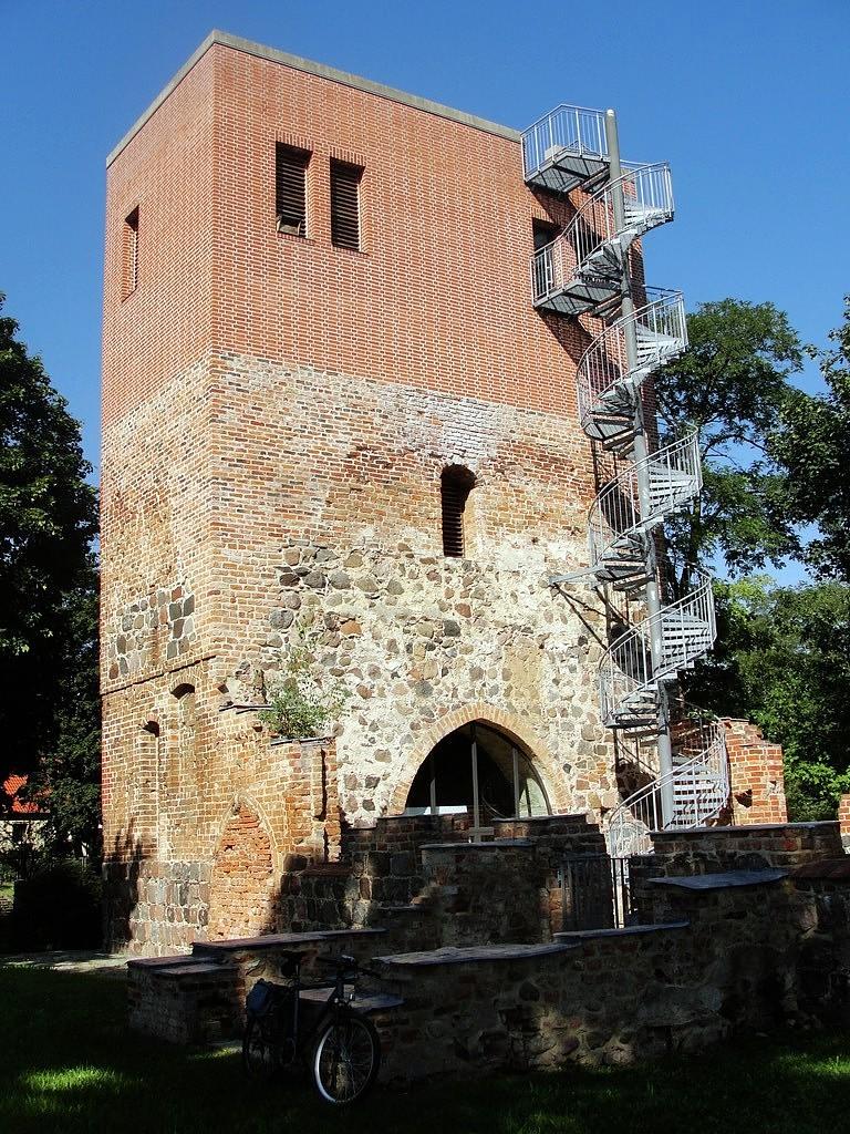 Ruina kościoła z XIII w. w Podelzig
