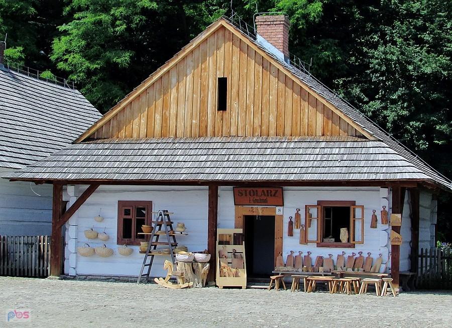 Skansen w Sanoku - replika XVIII wiecznego domu stolarza z Brzozowa