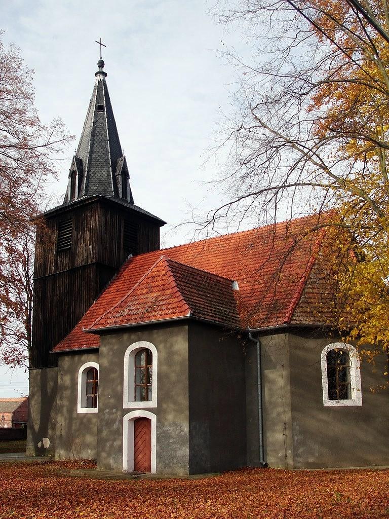 Kościół filialny pod wezwaniem św. Antoniego, z XVIII wieku w Brzeźnie