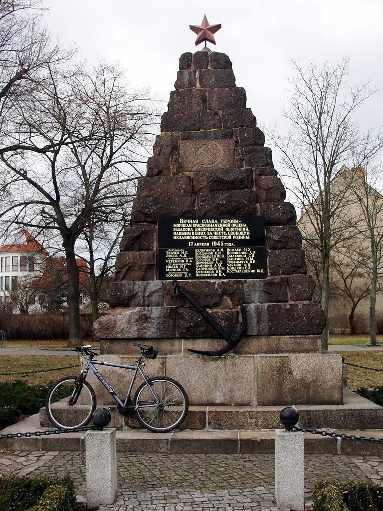 Pomnik Radziecki w Eisenhuttenstadt