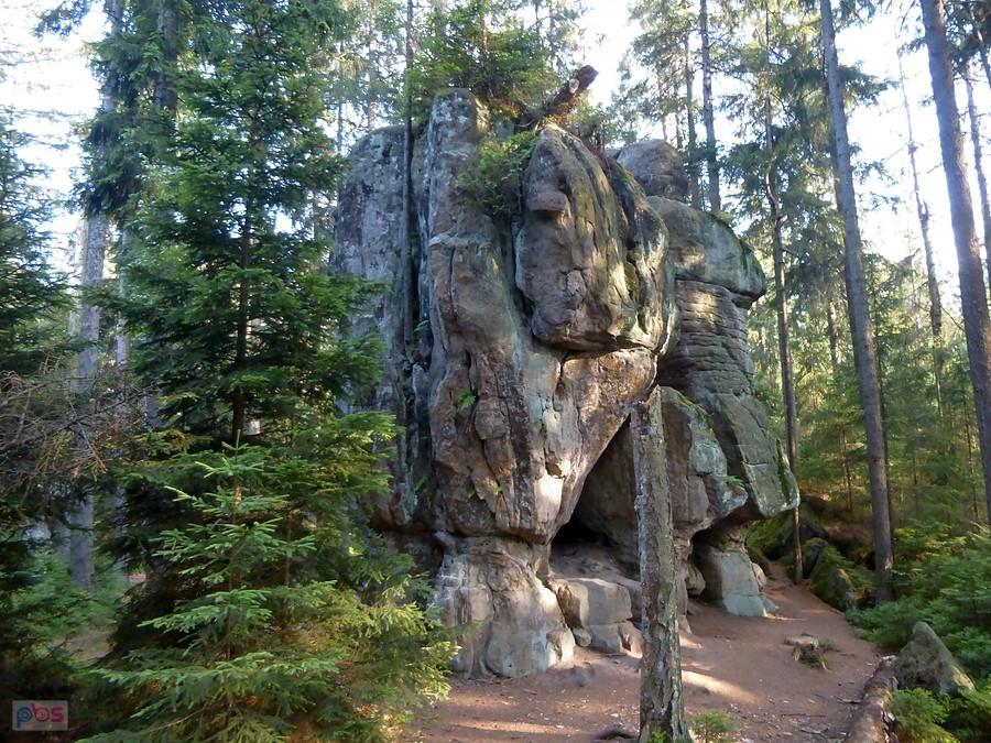 Niesamowite są te kompozycje skalne