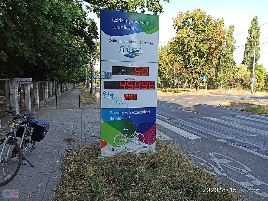 Na ulicy Ku Słońcu o 9:36.