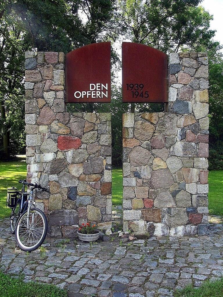 Pomnik pamieci ofiar II Wojny Światowej w Kienitz