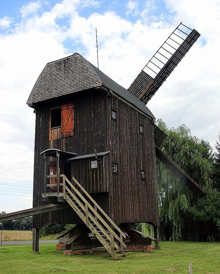 Wiatrak koźlak z 1885 r. w Wilhelmsaue