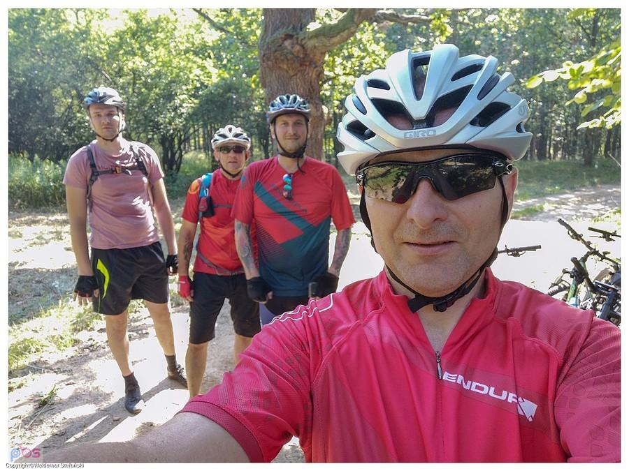 Czterech śmiałków na trasie. Od lewej Sebastian, Goździk, Mati, Waldi. Foto Waldek