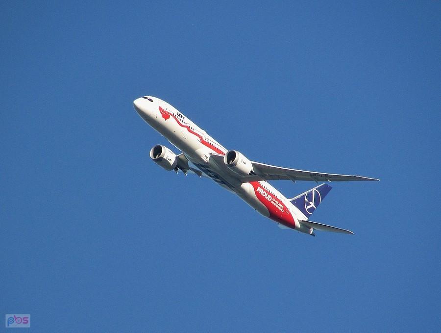 Dreamliner do JFK w malowaniu niepodległościowym