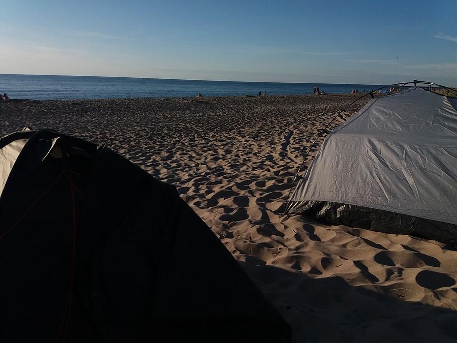 Obóz na plaży.