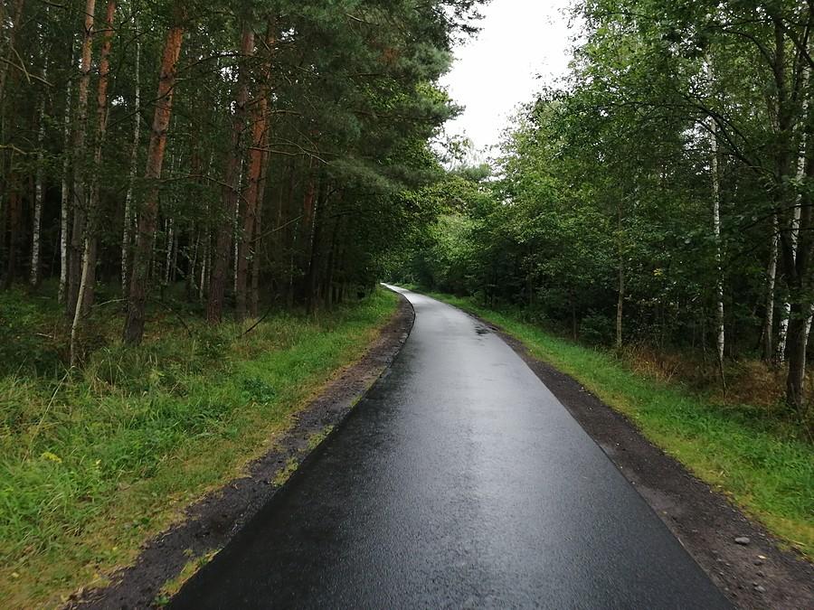 ...Gdzie trafiam na nawierzchnię po deszczu...