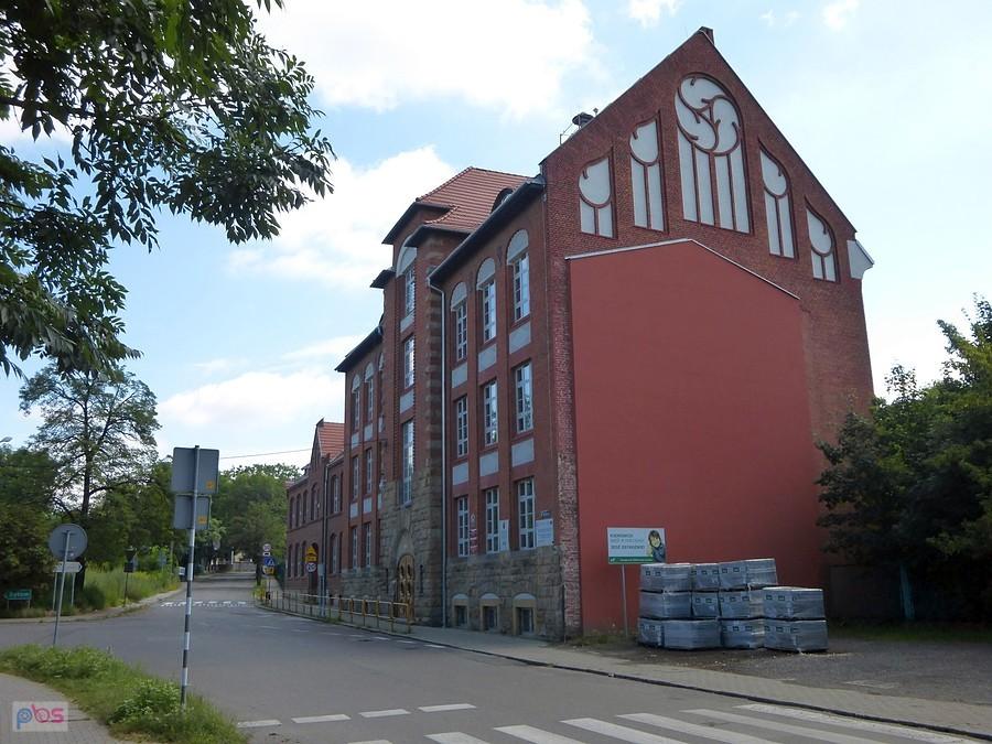Szkoła na Cmentarnej