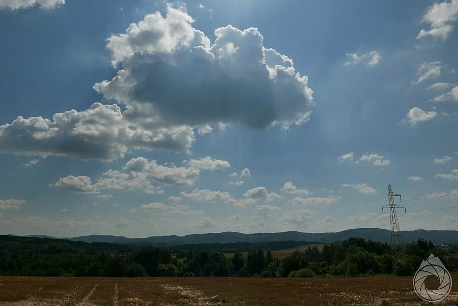 Pogórze Strzyżowskie z żniwnymi polami