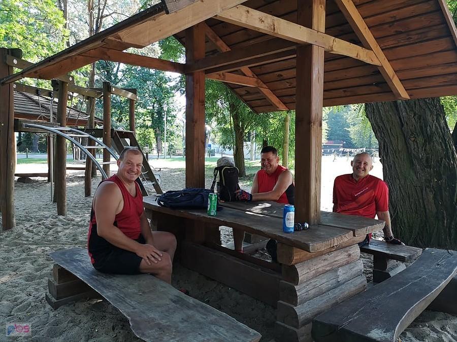 Wesoła ekipa na śniadanku - foto Waldek