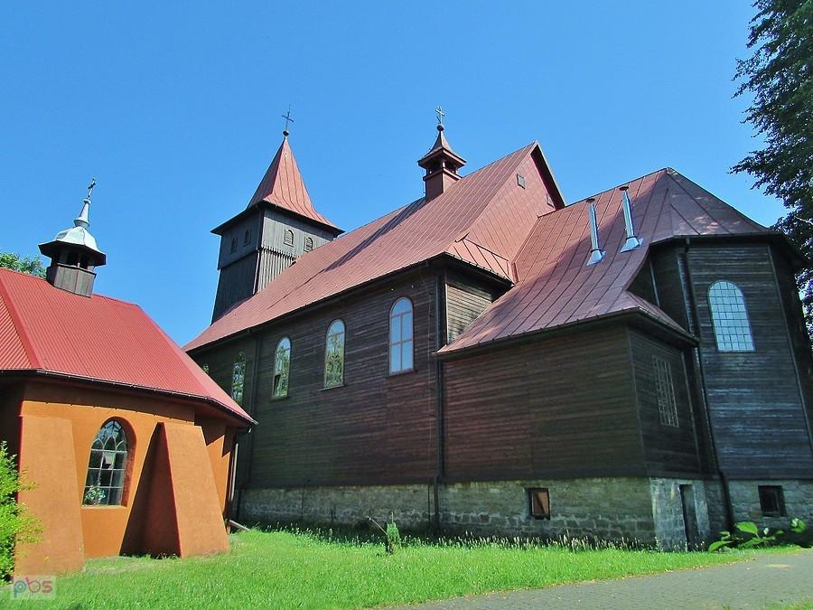 Drewniany kościół w Parszowie zbudowny został w 1934 roku