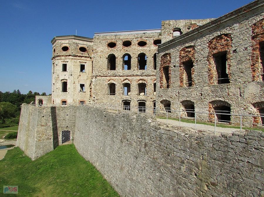 Zamek Krzyżtopór to fortyfikacja obronna z bastionami