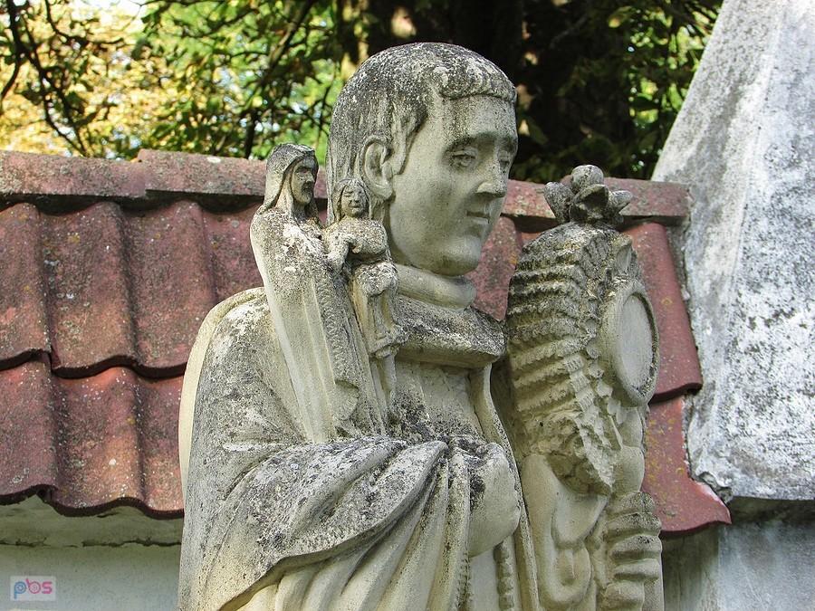 Klimontów - św. Jacek od dominikanów, figura przed kościołem