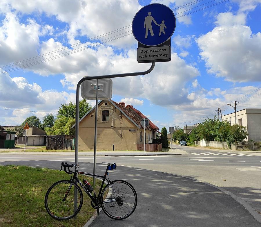 Jedyne słuszne rozwiążanie - chodnik z DOPUSZCZONYM ruchem rowerowym, Więckowice