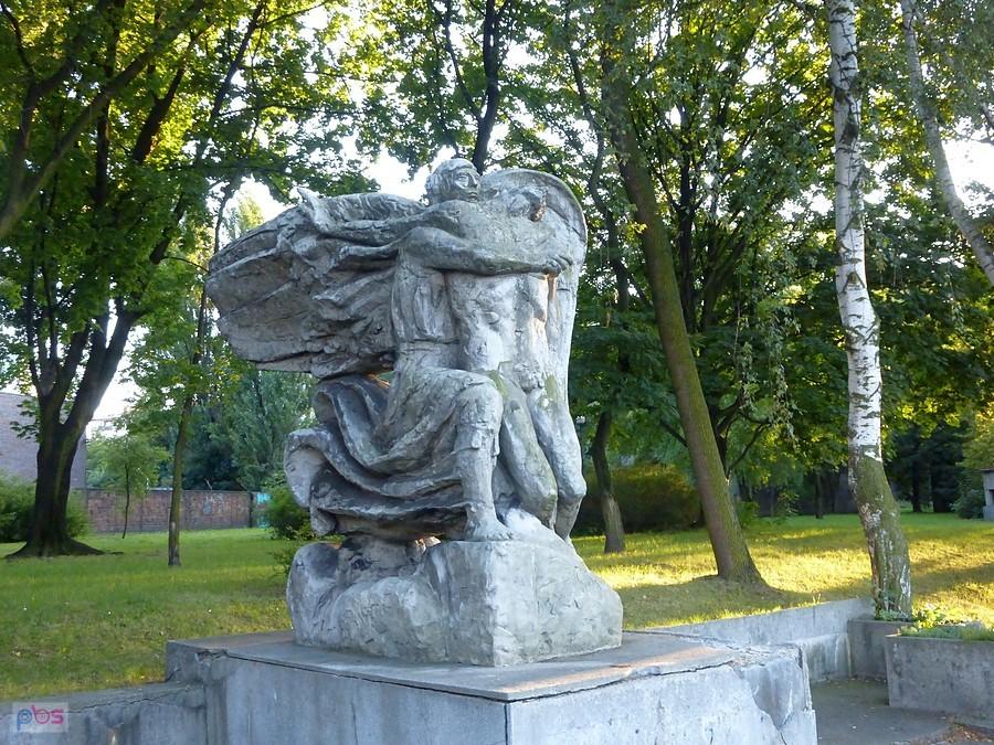 Kto zgadnie czyj to pomnik?